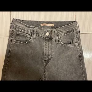 Levis 720 High Rise size 27